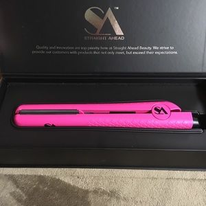 NWT Straight Ahead Straightener / flat iron